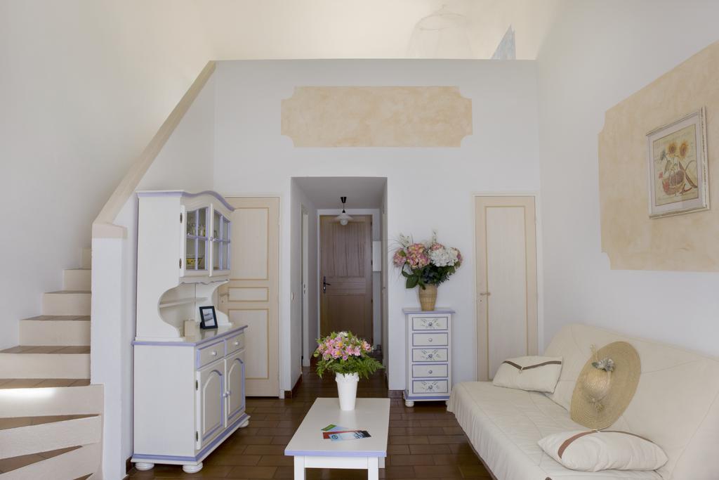 Les Jardins De La Mer Grimaud Room photo